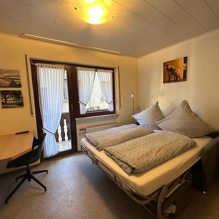 Winzerhaus Im Oberdorf - Fewo U Zimmer - Auch Kombinierbar Erden Exterior photo