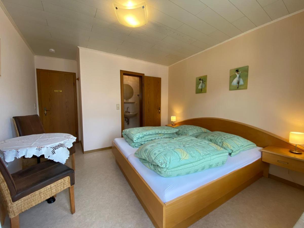 Winzerhaus Im Oberdorf - Fewo U Zimmer - Auch Kombinierbar Erden Exterior photo