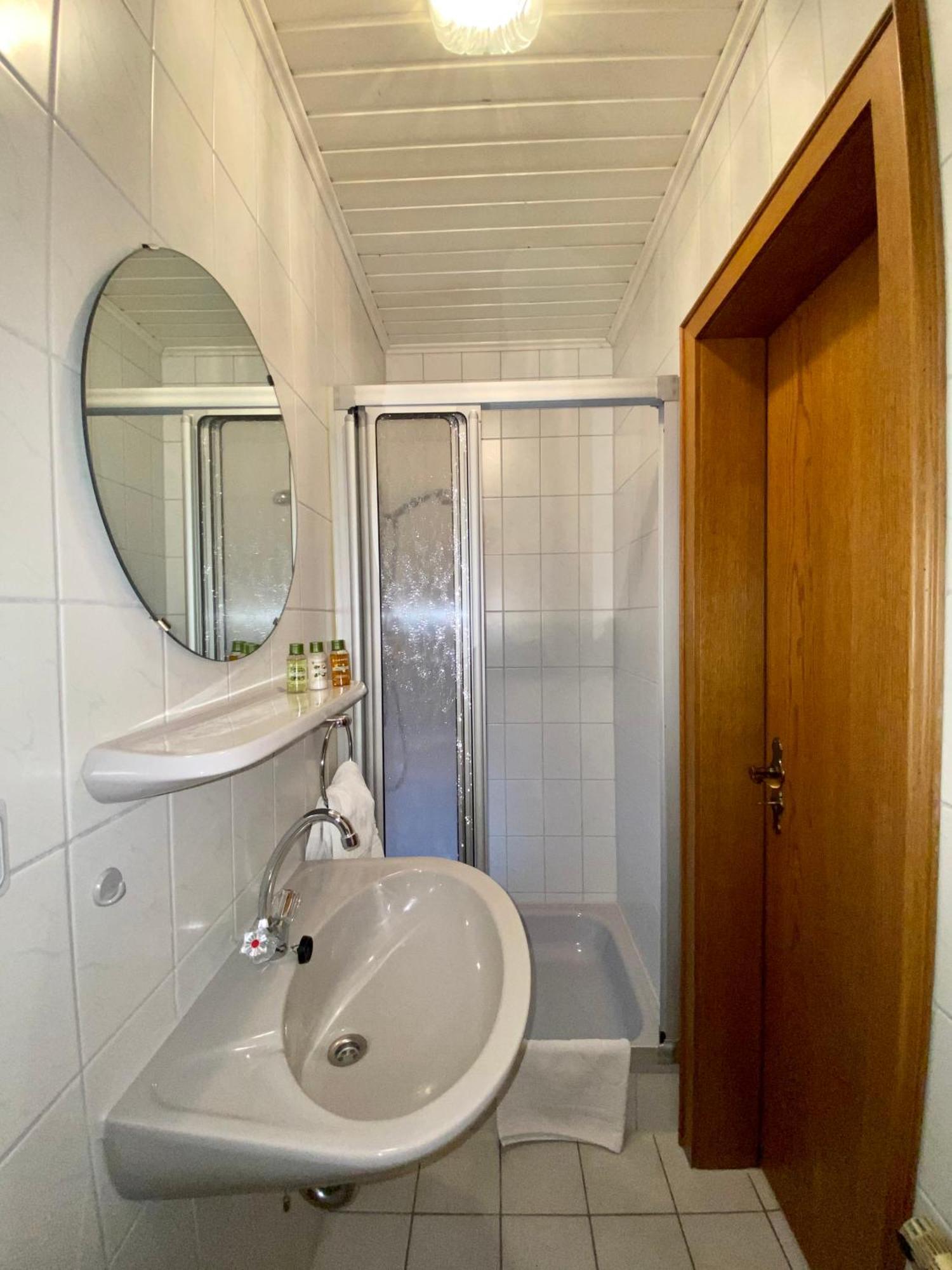 Winzerhaus Im Oberdorf - Fewo U Zimmer - Auch Kombinierbar Erden Exterior photo